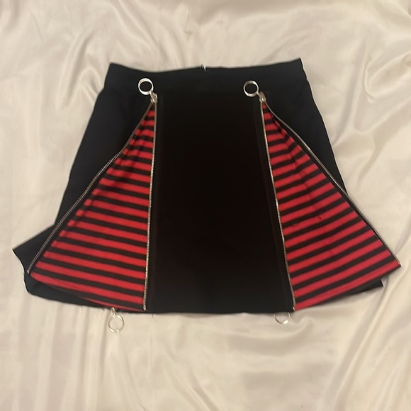Hot Topic Black & Red Stripe Zipper Insert Skirt With Pockets - Picture 7 of 9